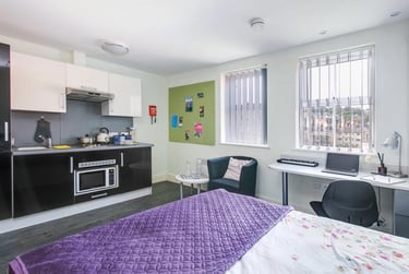 1 bed flat, 17-23 High Street, City Centre, Bangor, LL571NP - Image 1